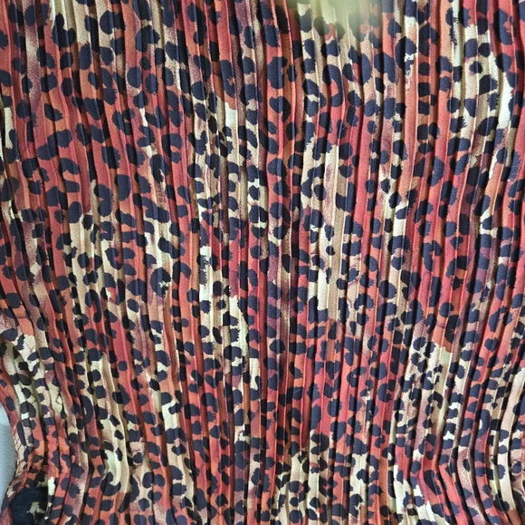 Studio 1940 Leopard Print Sleeveless Crinkle,Pleated Plus Size Blouse Size 18-20 - Picture 10 of 10